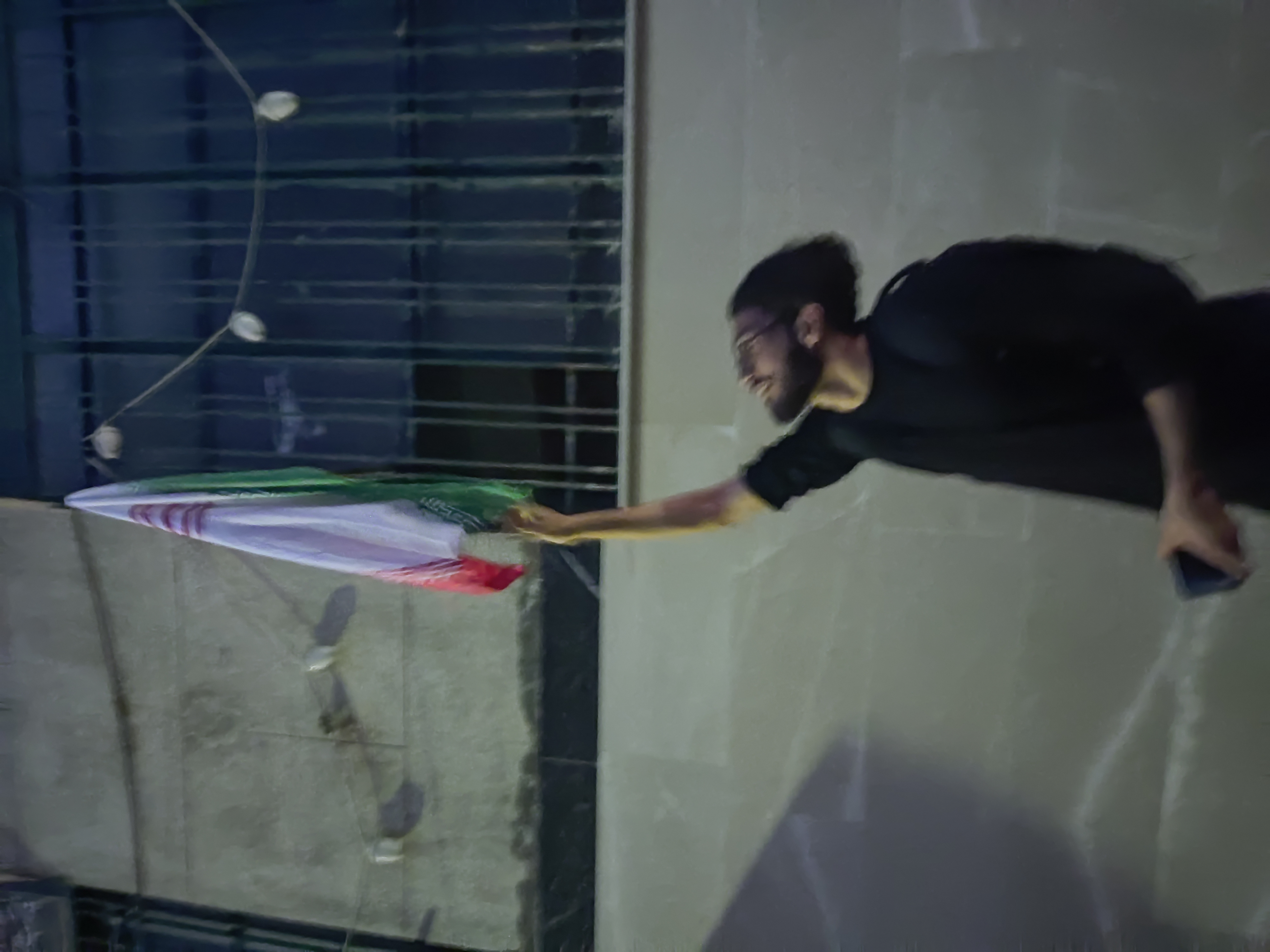 نه نه اشتباه نکنید😂 برانداز نیستم😂😂😂 خراب شده بود داشتم درستش میکردم.