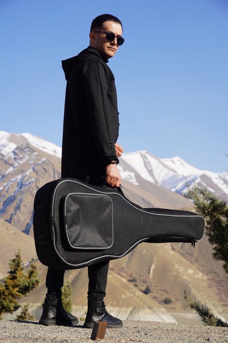 Ario Kamali - Pop singer 