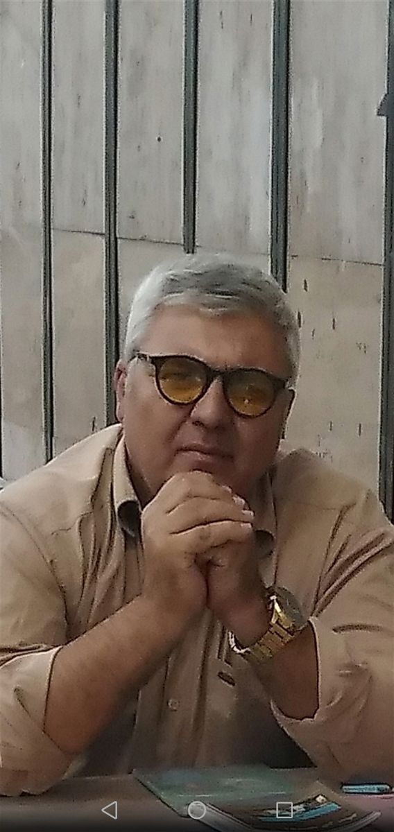 امیر عزتی کتاب فروش