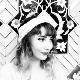 من هنوز هم منتظرم بیایی با اینکه چای سرد شده!