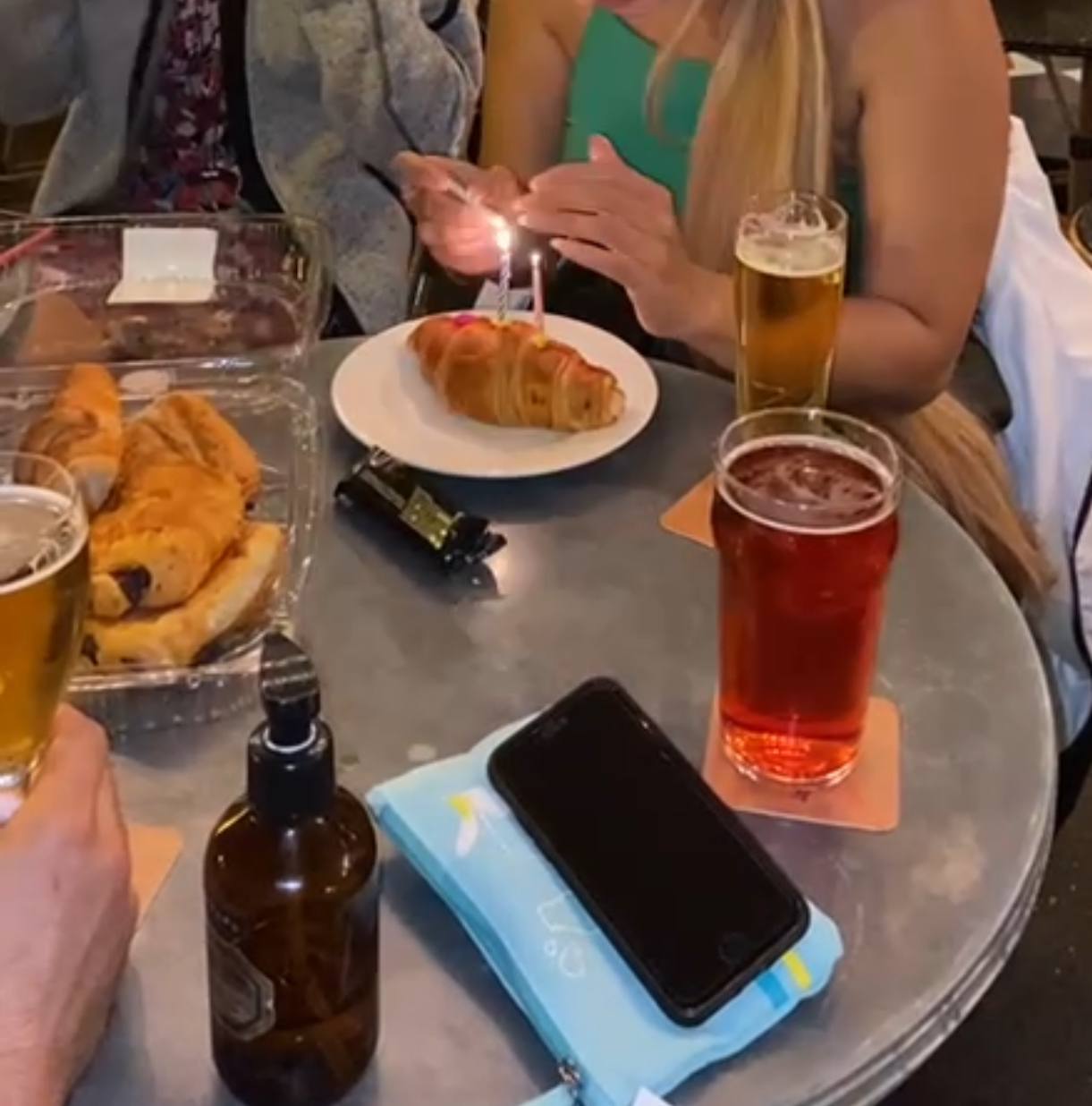 سیگار گرفتن از غریبه‌ها