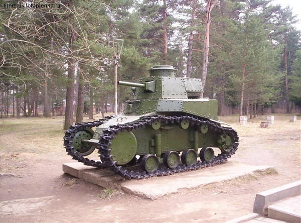 تانک T18 که در اواخر دهه20 میلادی و با الگو برداری ازTF فرانسوی ساخته شد. و بیشتر جنبه آزمایشی داشت.