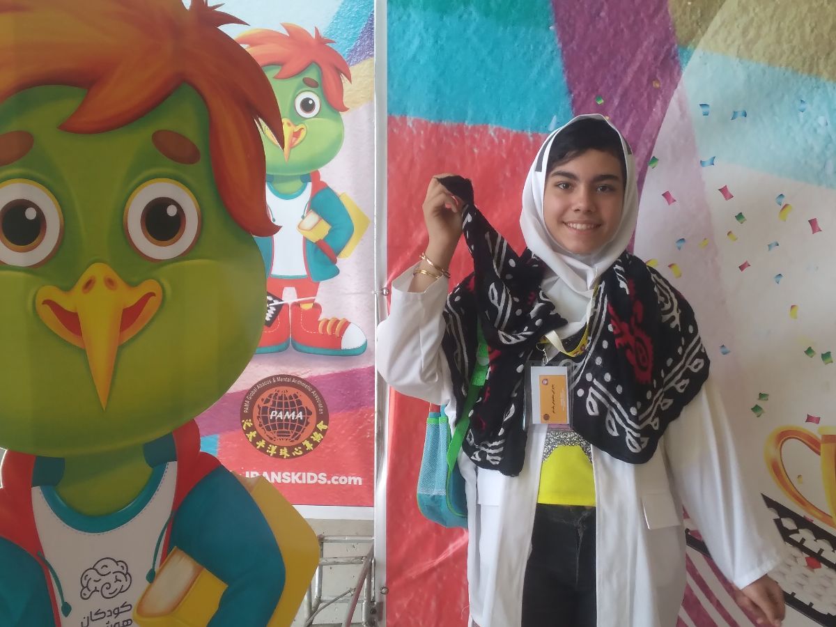 دختر اینه خوان معروف بازیگر شد !یلدا مرادی چگنی دختر نابغه ی لر تبار ایرانی!یلدا دختر ۱۳ ساله!که میتواتد همه ی کلمات و متون و جمله هارا به زهر زبانی از اخر به اول وارونه کند!یلدا نابغه ی ریاضی!دختر جذاب و خوشگل!بازیگر جدید و نورسیده!دختر خوش بیان و خوشتیپ!بازیگر سینما وتلویزیون!کسی که در تست یکی از سخت گیر ترین کارگردانان سینما قبول شد!#Yalda