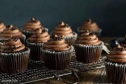 طرز تهیه کاپ‌ کیک شکلاتی با مغز نارگیلی