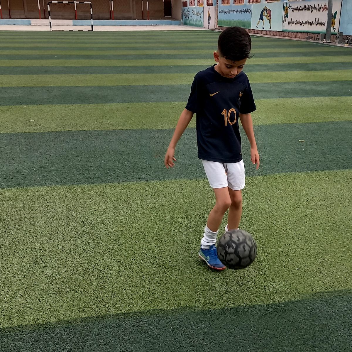 تصویری از علی اصغر بهاالدینی اعجوبه فوتبال نونهالان ایران