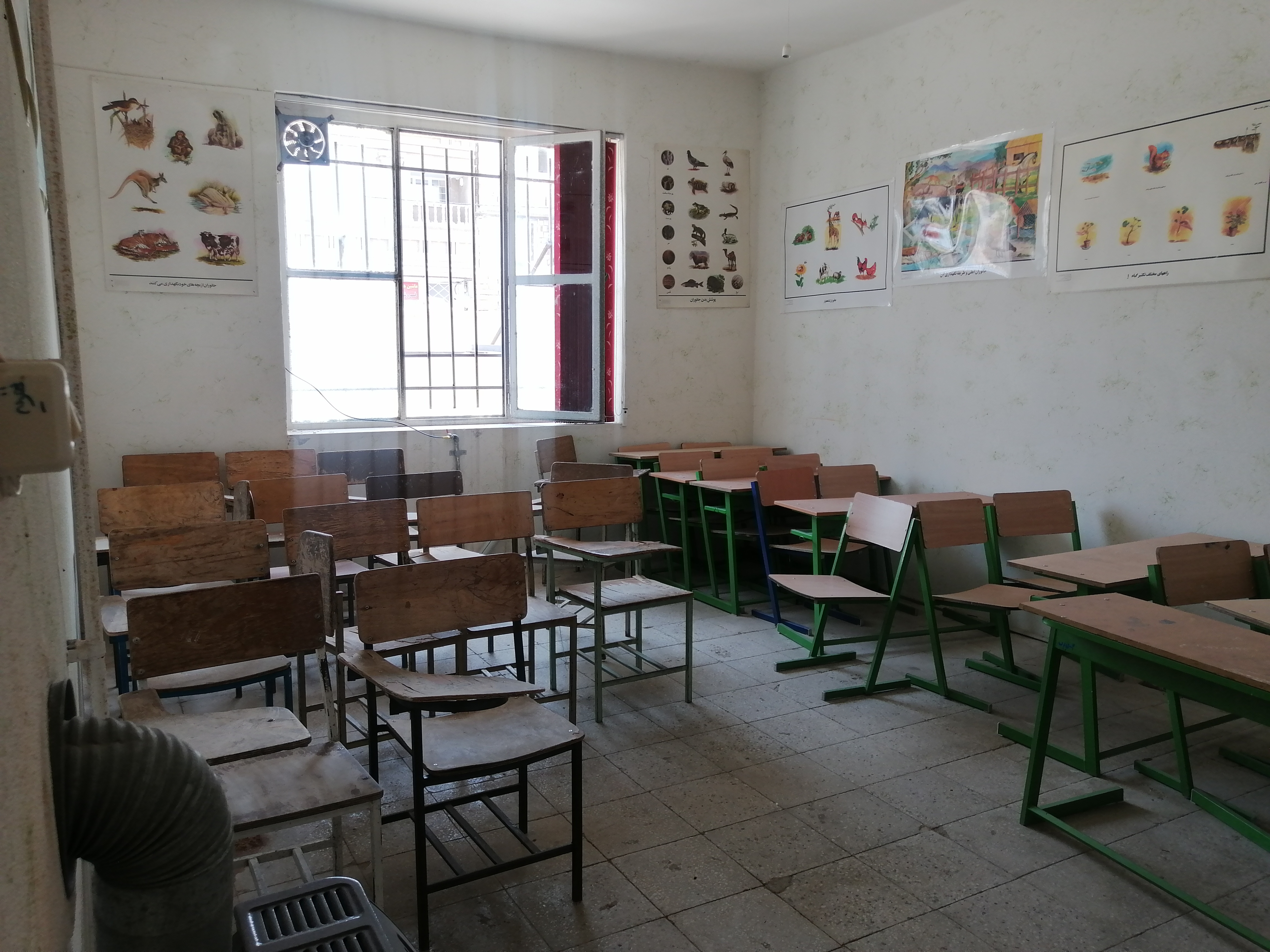 یک هفته بانو سر ماجرایی وارد شیفت دو شد یعنی جایی که متاهل ها بودند، و یک هفته در این کلاس بود. در انتهای کلاس‌، گوشه سمت چپ.