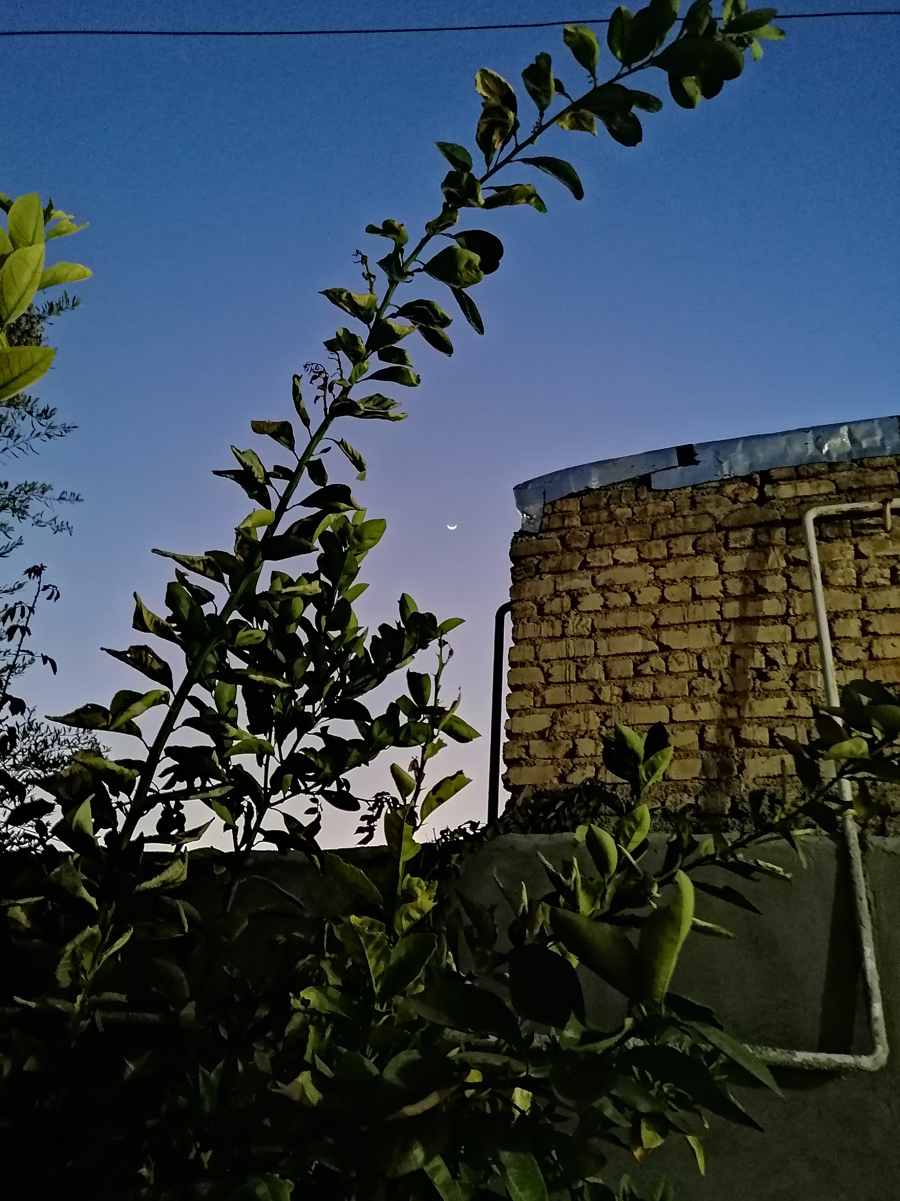 موقع اذان مغرب روز دوم رمضان بود...