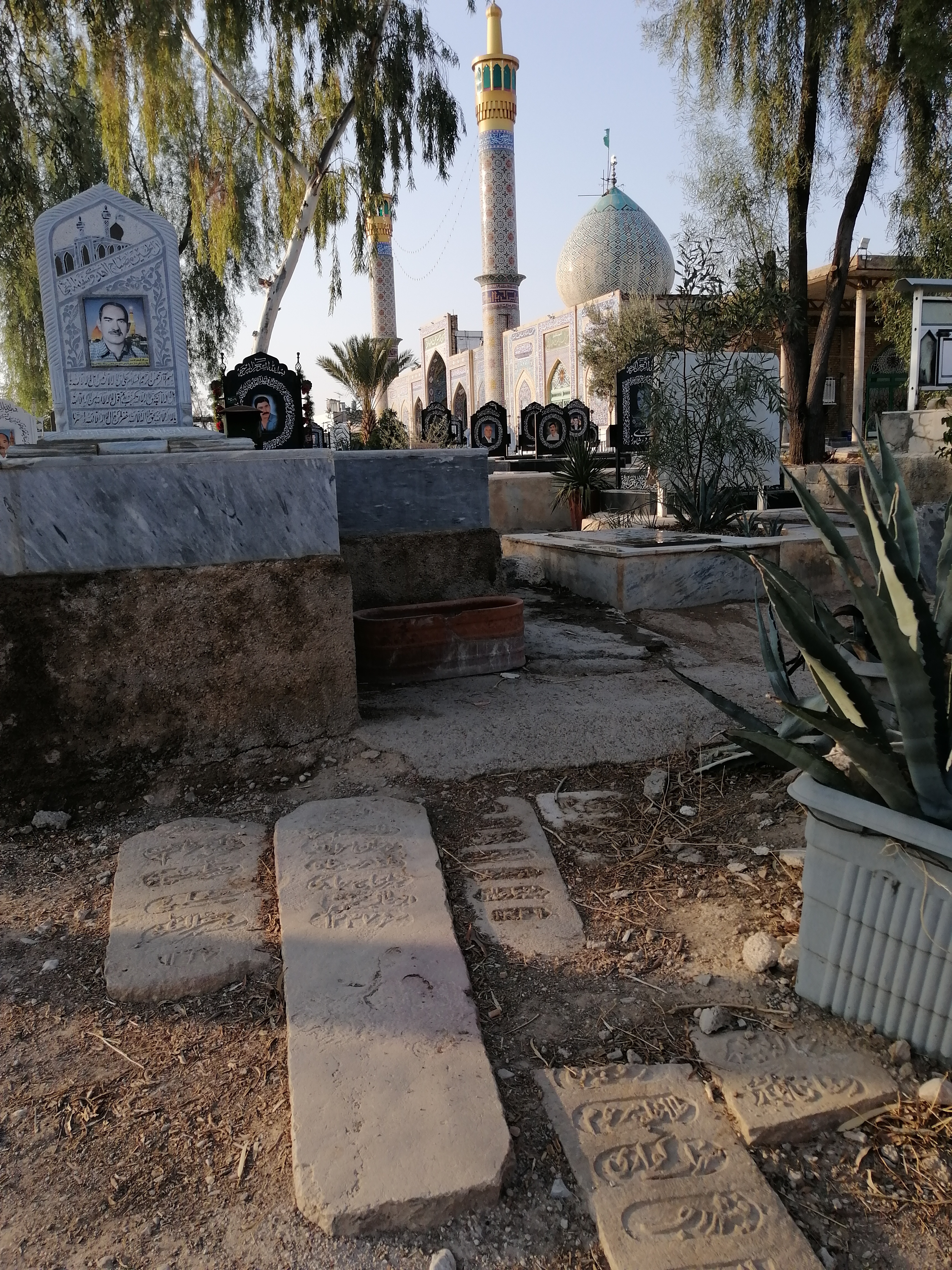 اینجا آب بود و دستمون رو شستیم.