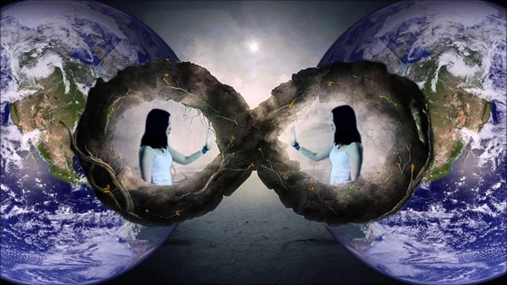 دنیای موازی و به کمک به پر کردن تنهایی هایم