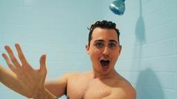 چرا وقتی زیر دوش هستیم ایده‌های نابی به ذهن‌مان خطور می‌کند؟