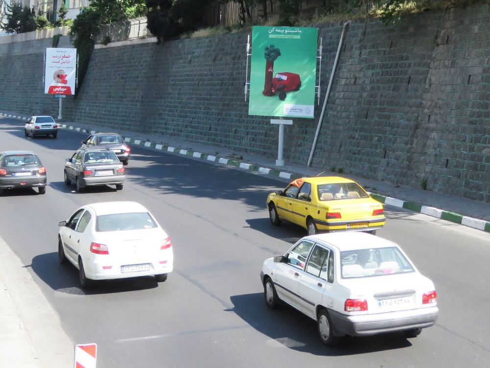وقتی توی تاکسی نشستهام، دنیا شکل دیگریست