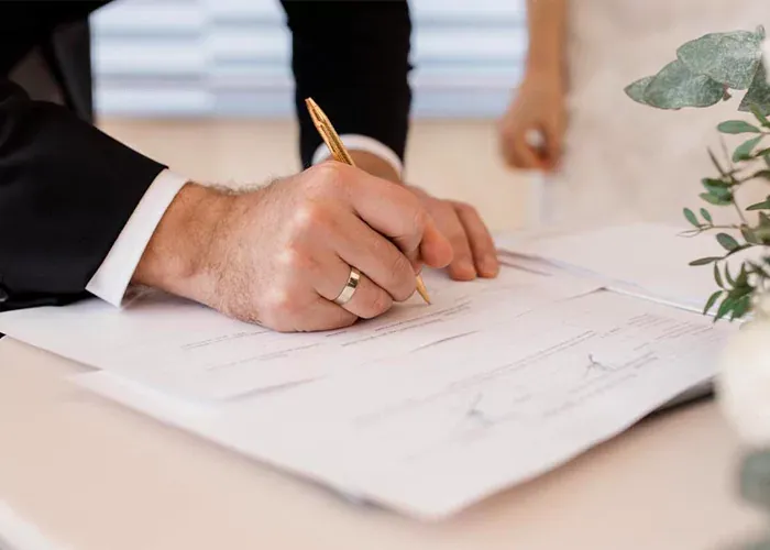 شرط حق تعیین مسکن از جمله مهم‌ترین شروط ضمن عقد است