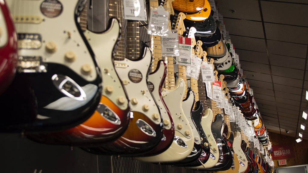 انتخاب گیتار بر اساس قیمت آن