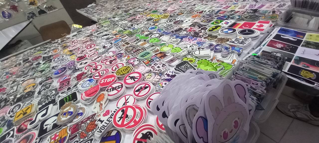 لازم به ذکره که از دیدن لبوبو های ریخته شده در همجای انقلاب روانی شده بودیم.