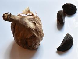 خواص سیر سیاه برای تقویت قلب؛ آنتی‌اکسیدان‌های قوی و ضد التهاب