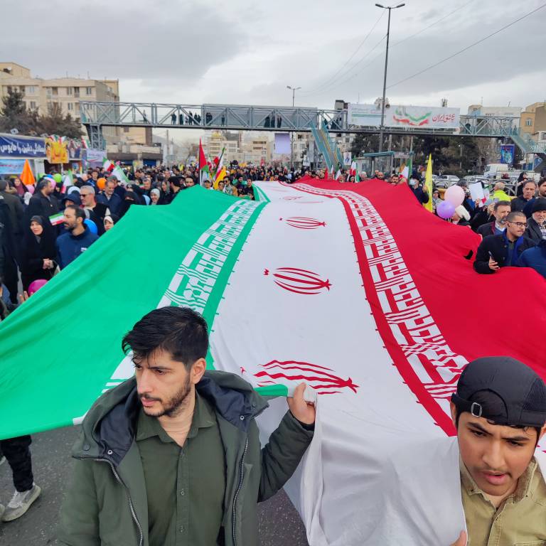 ای پرچمت ما را کفن...