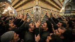 در باب ماچ‌کردن ضریح مطهر!