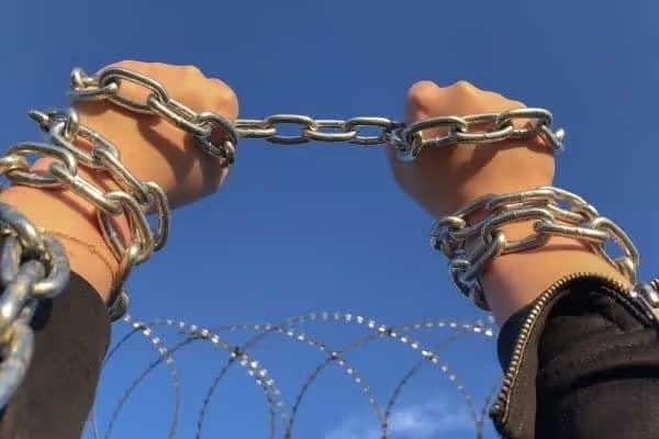 آزادی یا رنج ؟