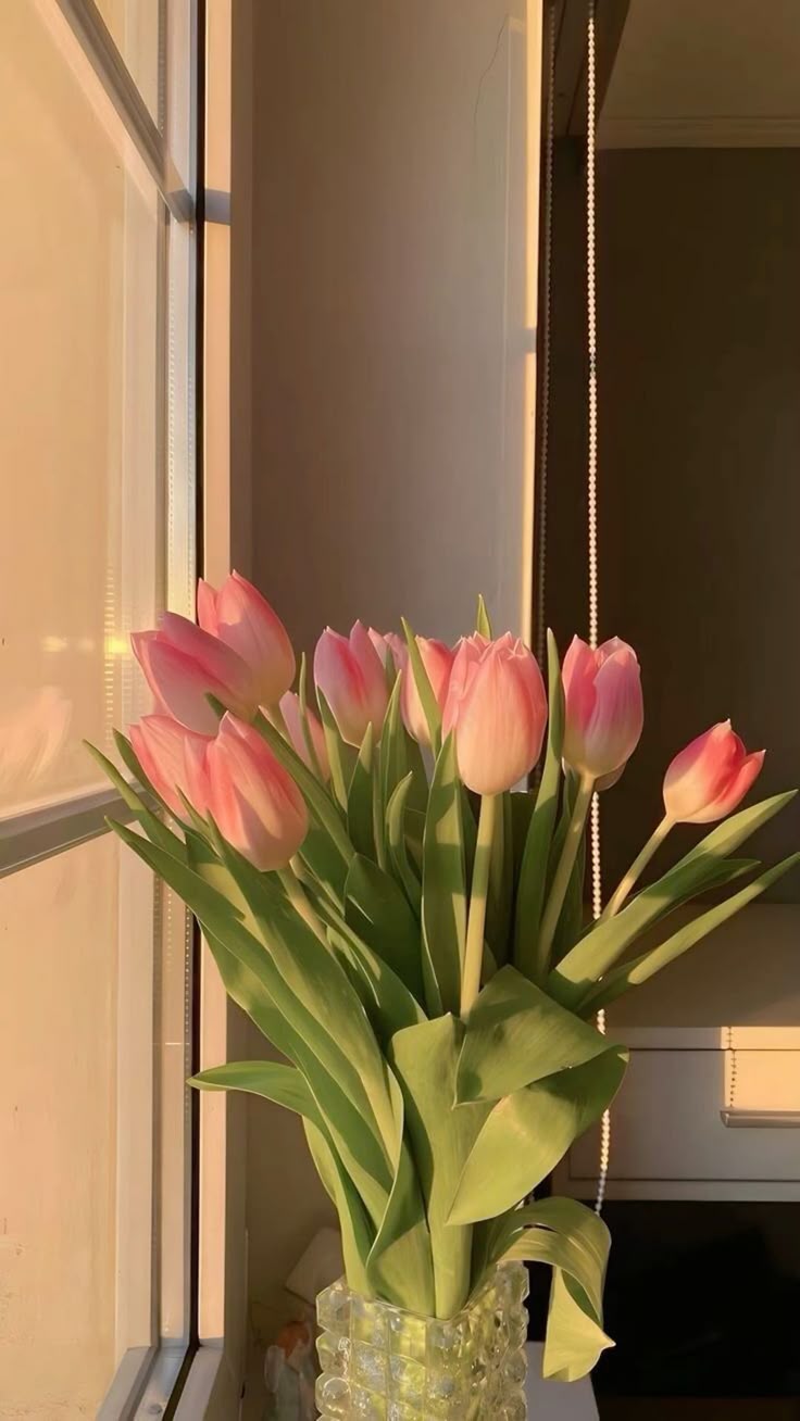 همه چیز به نوبه ی خودش عجیب است