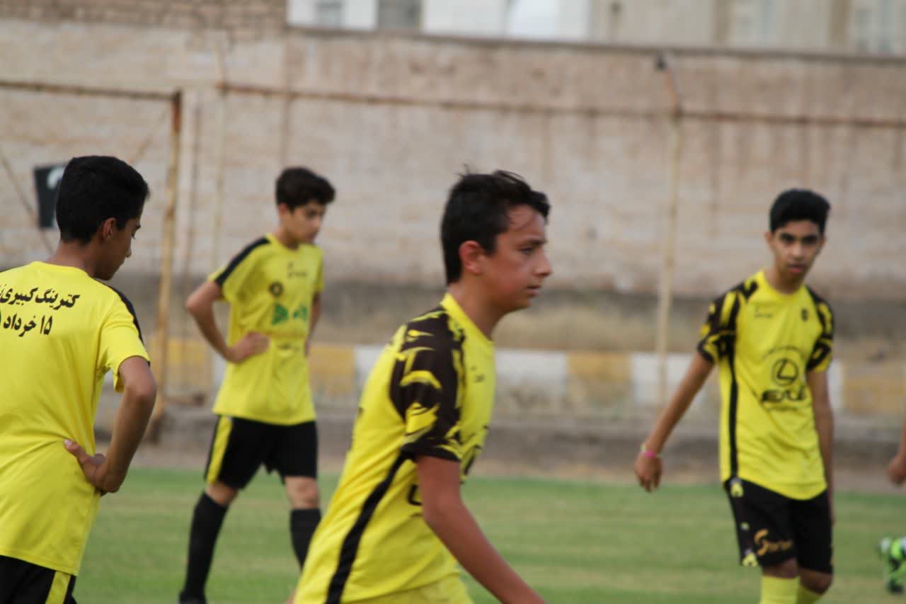 احسان نستری بازیکن تیم فوتبال سپاهان لیگ برتر دسته بندی 14سال