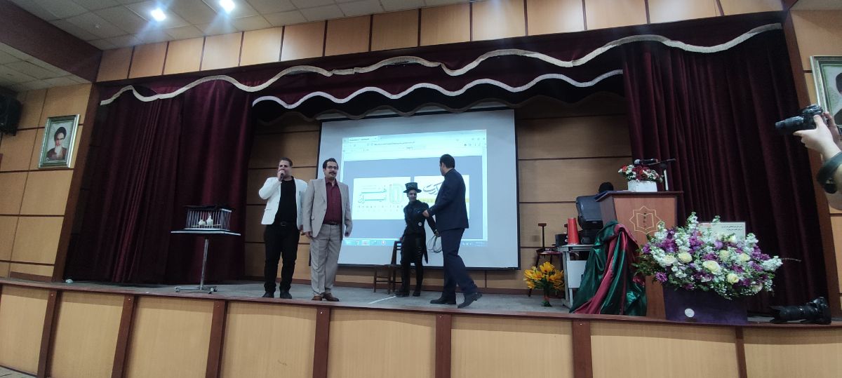 پویا شکوهی مجری تهیه کننده و کارگردان