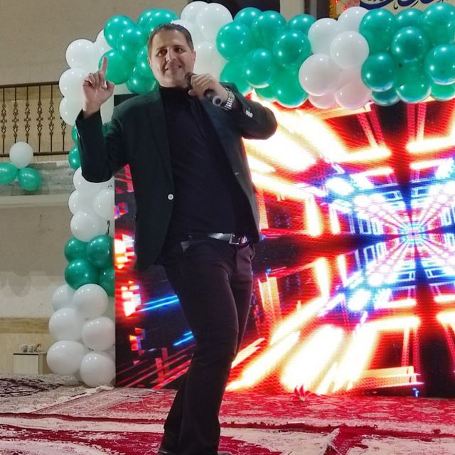 پویا شکوهی مجری تهیه کننده و کارگردان مراسمات و همایشها گروه فرهنگی هنری پویا 09158085113