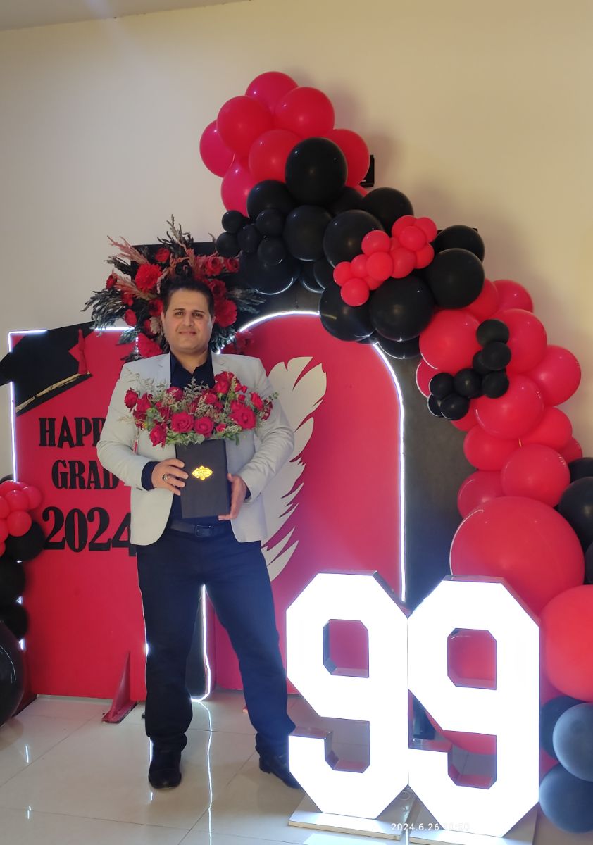 پویا شکوهی جشن فارغ‌التحصیلی 