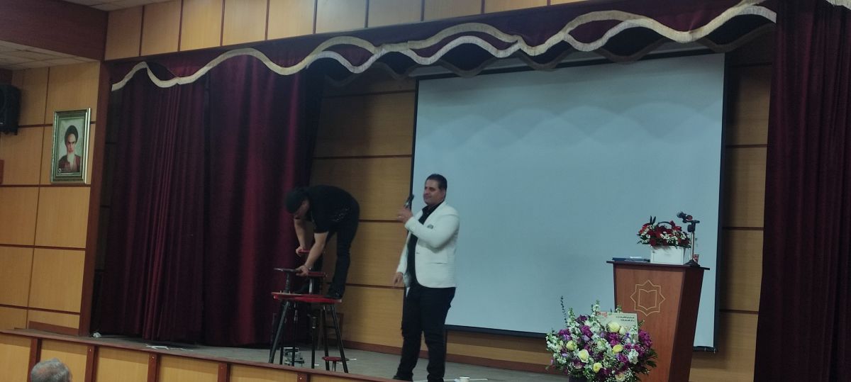 پویا شکوهی مجری تهیه کننده و کارگردان مراسمات 