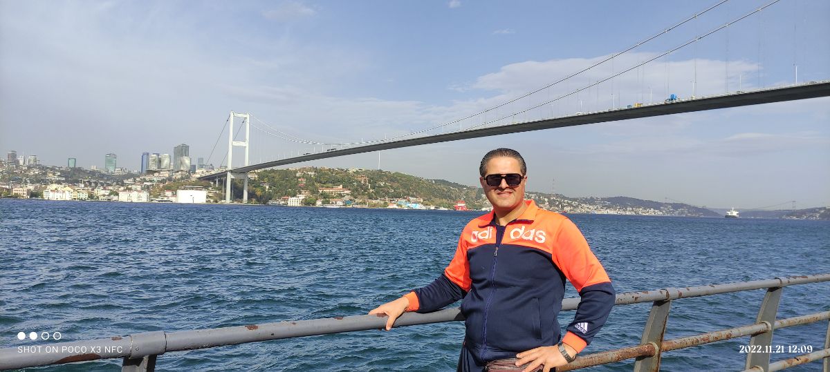 پویا شکوهی مجری تهیه کننده و کارگردان مراسمات تنگه بسفر ترکیه