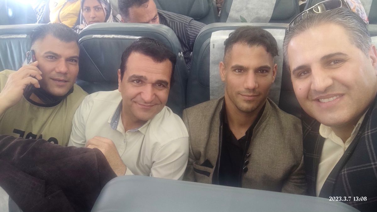 پویا شکوهی گروه فرهنگی هنری پویا داخل پرواز برای اجرای مراسم