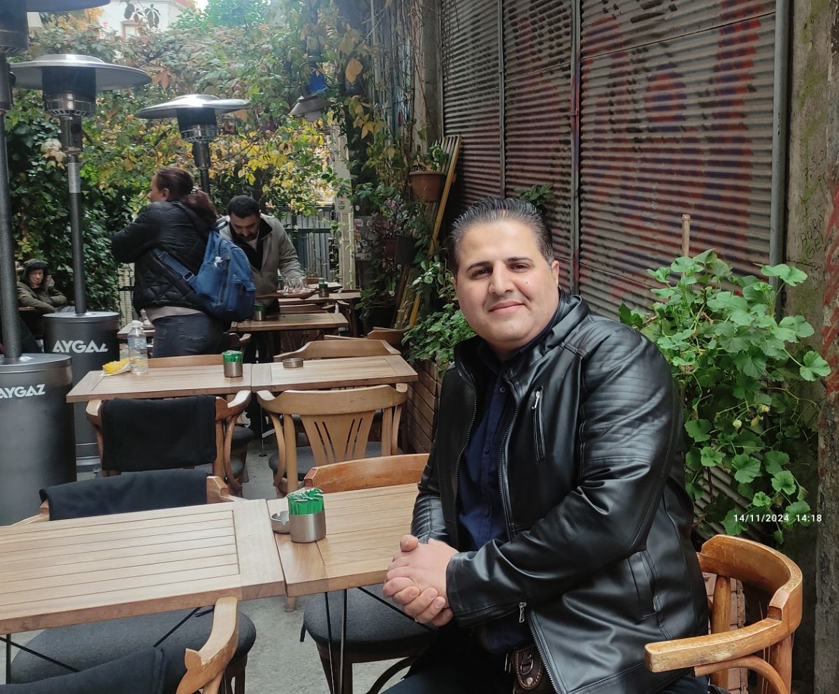 پویا شکوهی مجری تهیه کننده و کارگردان مراسمات 