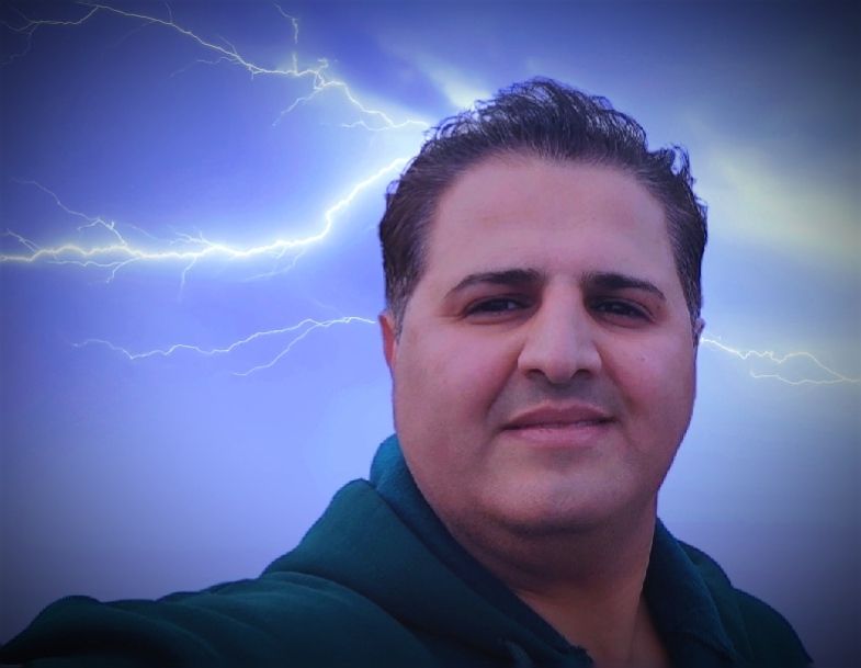 پویا شکوهی مجری تهیه کننده و کارگردان مراسمات و همایشها گروه فرهنگی هنری پویا 09158085113