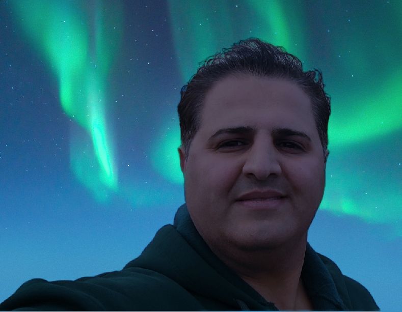 پویا شکوهی مجری تهیه کننده و کارگردان مراسمات و همایشها گروه فرهنگی هنری پویا 