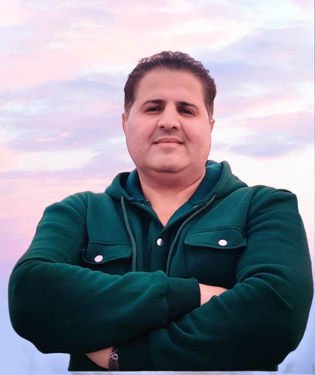 پویا شکوهی مجری تهیه کننده و کارگردان مراسمات و همایشها گروه فرهنگی هنری پویا 