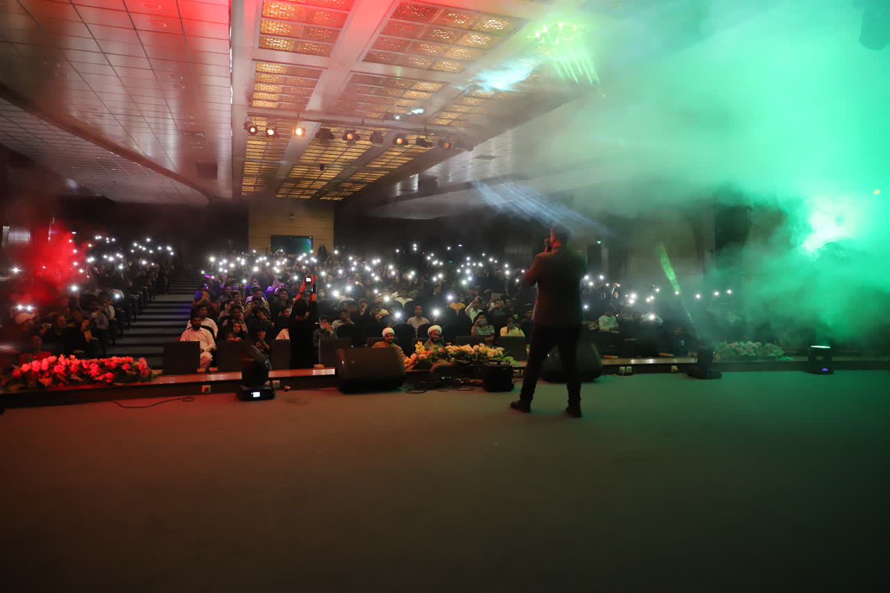 پویا شکوهی مجری تهیه کننده و کارگردان مراسمات و همایشها گروه فرهنگی هنری پویا 