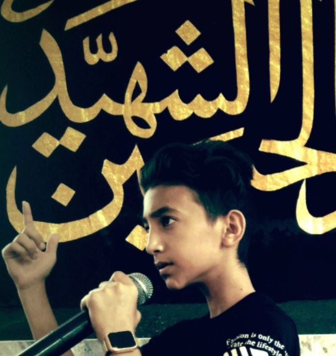 ایلیا فهمی مداح نوجوان نوجوان اردبیل است که برای مردم مداحی می‌کند ایلیا فهمی از سن ۱۰ سالگی شروع کرده است و در حال حاضر ۱۶ سال سن دارد او در شبیح خوانی هم بسیار صدای زیبایی دارد و در سال قبل به دلایلی نقش ازرق شامی را خوانده است 