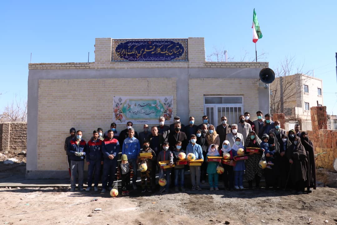 همین مدرسه ۱ کلاسه که در روستای ما بنیاد قلم چی ساخت