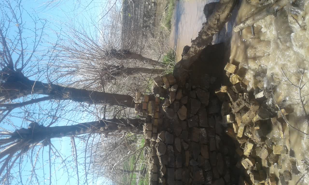 دیوار منزل ما توسط اهالی در فروردین ۹۹ خراب شد.