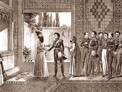 ایران ما ۲۵۰ سال مدافع مظلوم                                  من کارشناس سیاسی وتاریخی نیستم کسی هستم که دوست دارد نظرش رابنویسد                 ‌       ‌‌‌‌            از زمان فتوحات نادرشاه افشار به بعدایران ازدوره اقتدار خود فاصله گرفت وبه یک کشور عقب افتاده از نظر اقتصاد وسیاست ونظامی گری تبدیل شد کم کم شکافهای علمی میان غرب به خصوص اروپا وشرق پدیدار شده بود وجای شرق وغرب در عرصه قدرت دنیا عوض شده بود ایران ما در میان دوجریان مات ومبهوت در داخل خود در گیر عده ای بودبه که فرنگی کردن از سر تا پا حکم می کردند وهمه ی سنت های ملی ودینی ایران خرافه می دانستندو عده ای دیگراز ان بر بام افتاده بودند ونمی خواستند پیشرفت صنعتی دنیای غرب رابپذیرند وغرب رانفی می کردند ولی این واقعیت را تغییر نمی داد ما در علوم وفنون عقب افتاده بودیم ونمی شد با برچسب بدعت به پیشرفت های علمی دیگران آنرا انکار کرد کم بودند کسانی  افراط وتفریط دوطرف را نداشته باشند والان هم کمند این تیپ از روشنفکران واقع گرا . ایران عزیز ما خسته وضعیف خود را باید مقابل تهاجمات کشورهای قدرتمند اماده می کرد روسیه تزاری اولین پرده از تکه پاره کردن این گوشت قربانی راروی صحنه برد هر چند اسناد بعدها نشان داد بریتانیا هم کم نقشی در جداشدن قفقاز از ایران نداشت