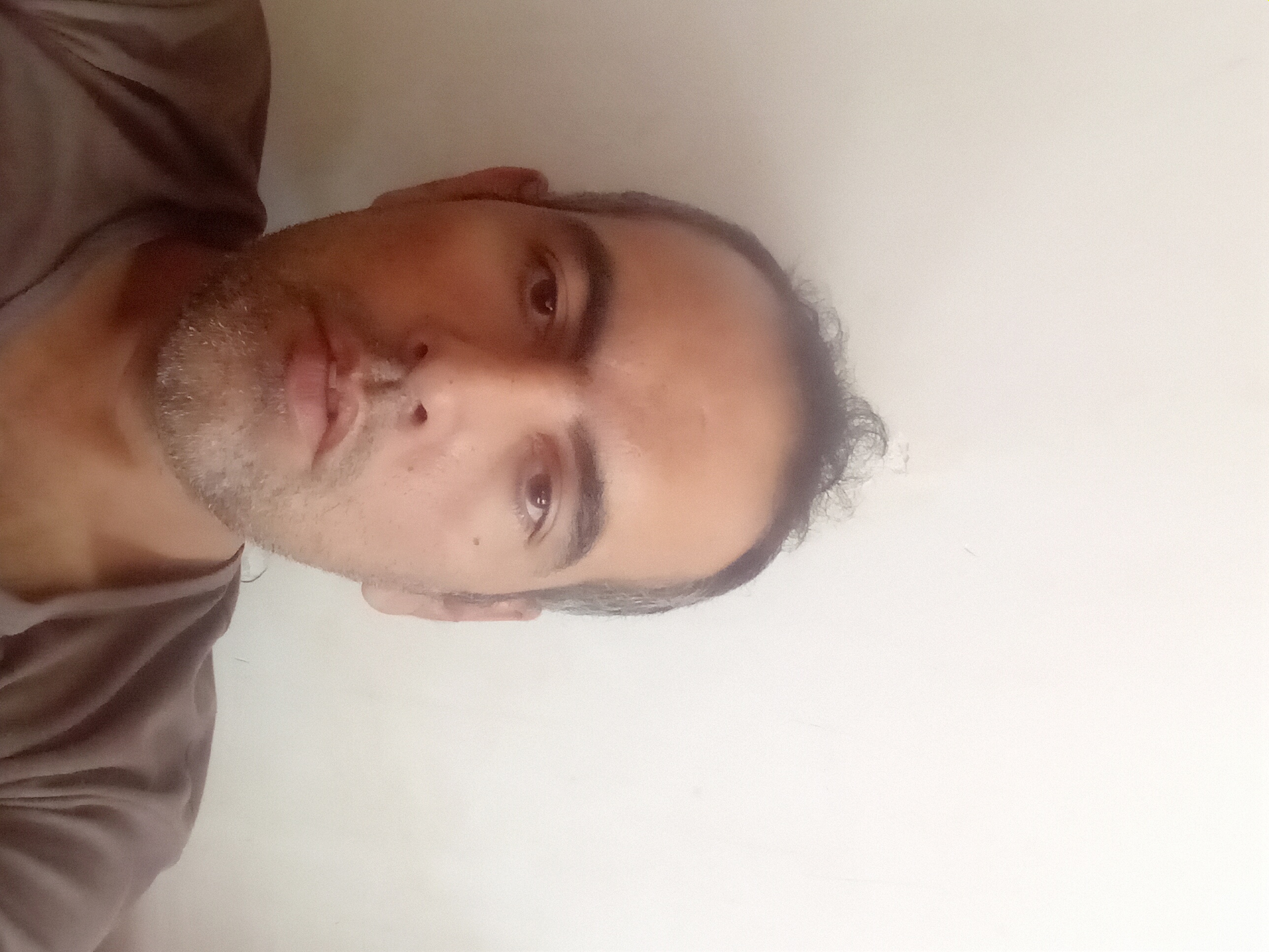 اصلا بی واسطه ترین عکسو گرفتم چی کار کنم دیگه کار حاله دیگه بی خیال به درک که نامرتبه