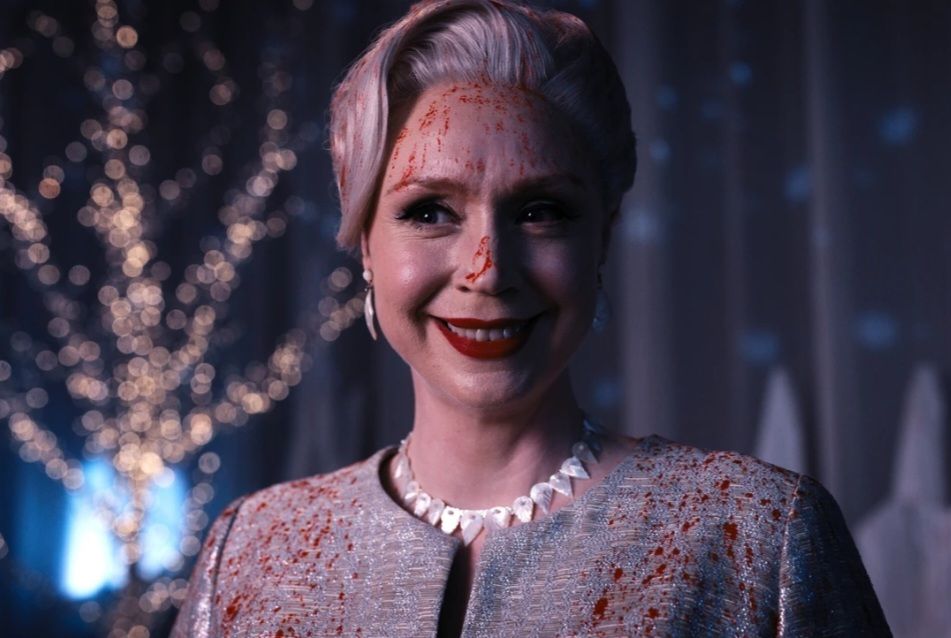 گوئندولین کریستی که در نقش لاریسا در سریال ونزدی نقش بازی کرده است. محل زندگی او در شهر ورثینگ انگلیس و متولد 28 اکتبر 1978 است و فارغ التحصیل درام در لندن است. از 28 سالگی با نمایش تئاتر Pravda فعالیت خود را آغاز کرد و در سریال محبوب تاج و تخت به شهرت رسید.