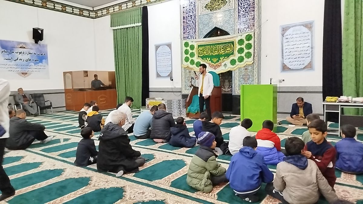 مولودی خوانی توسط آقای کرامتی