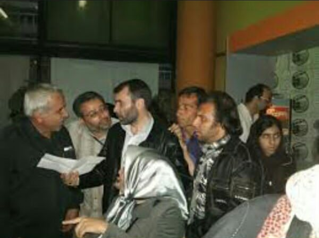 استاد مالک آریاپور استاد مسعود ده‌نمکی  در کنار توانیابان  ناگفته نماند که مالک در کل این سالها   دبیر کانون معلولین ایران زمین بود از تتاتر فیلم موسیقی تا این که خیلی از ورزش های معلولین وحقوق معلولین به کمک مالک و دیگر دوستان بود که خیلی های  از معلولین  امروز توانستن  صاحب ماشین پلاک ماشین خونه و زندگی باشن  دم همه توانیابان ایران زمین گرم