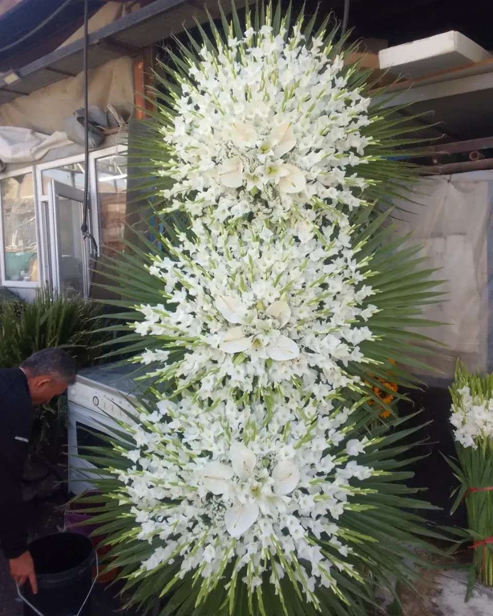 تاج گل سه طبقه سفید