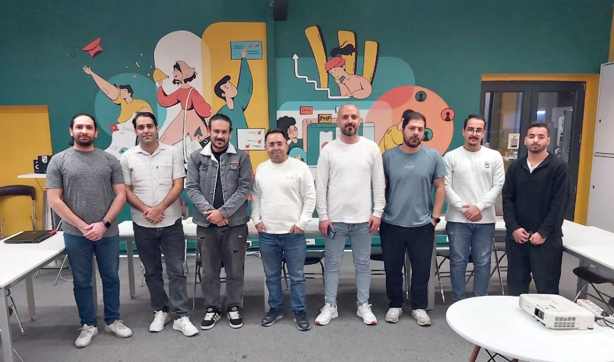 عکس دسته جمعی پایان جلسه