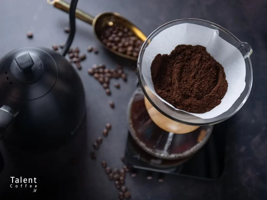 قرار دادن فیلتر و قهوه