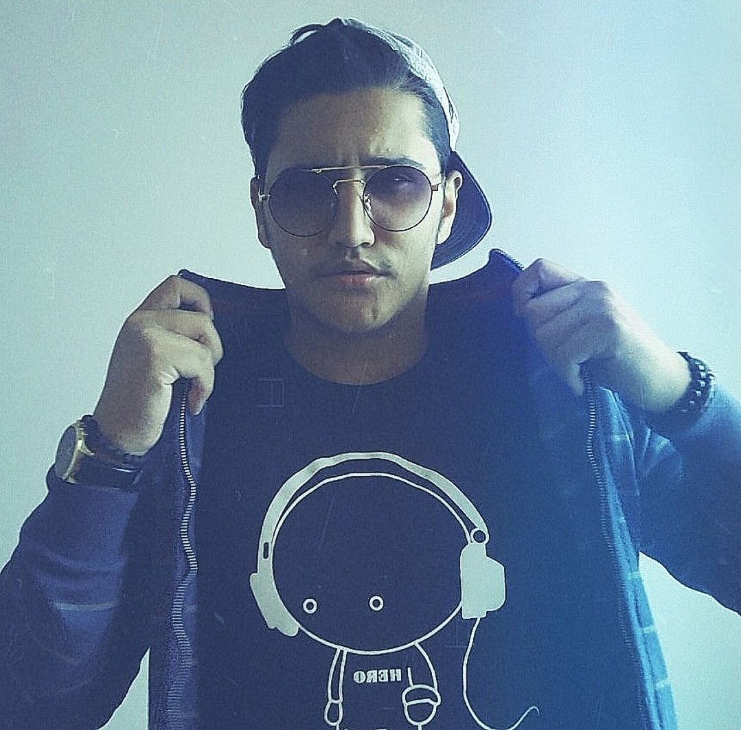 دی جی ای کی - Dj Ek