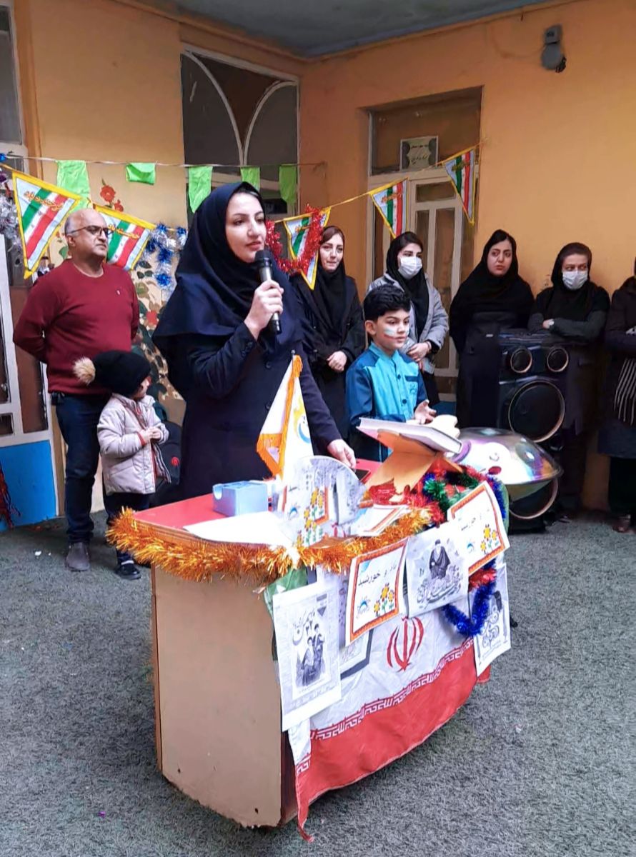 دهه فجر با معاون پرورشی دبستان ماه وخورشید رها صیادی