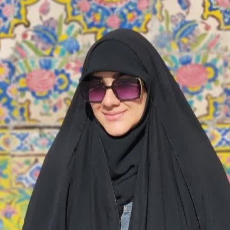 لعيا وفادار