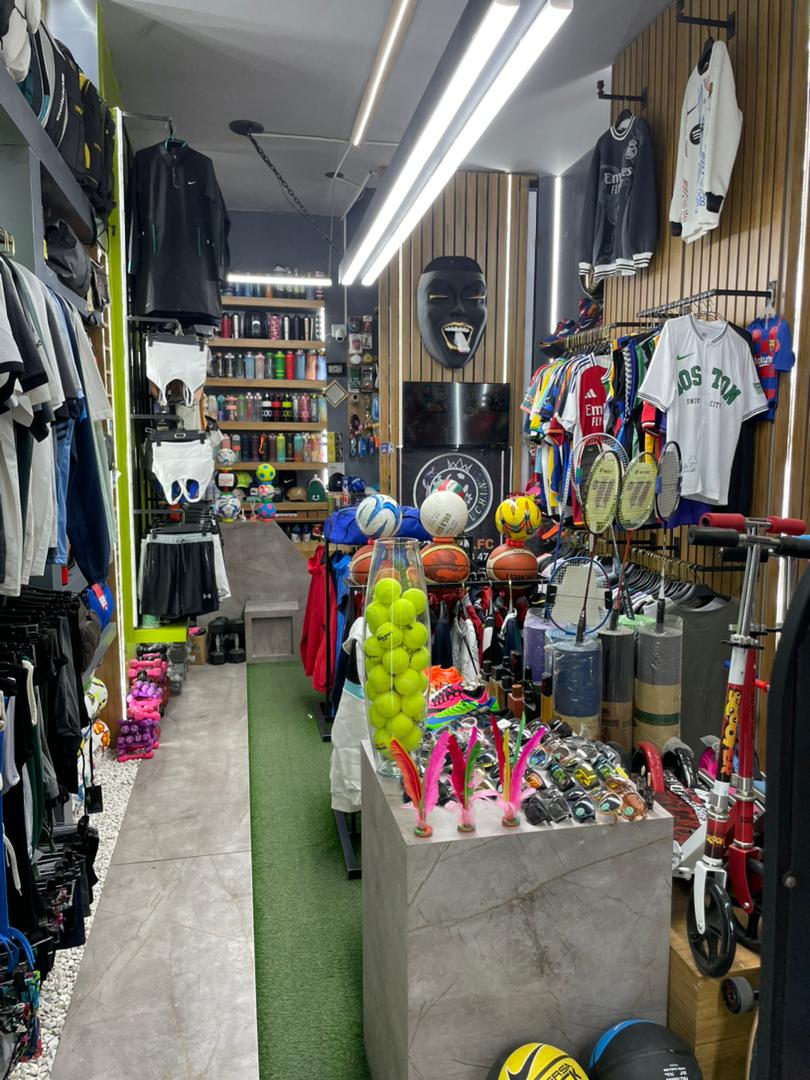 لوازم ورزشی سرخ آبی